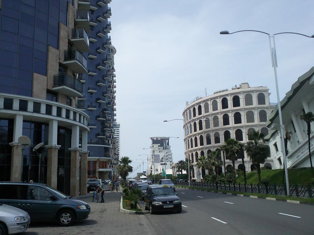 Apartments Batumi Bagian luar foto