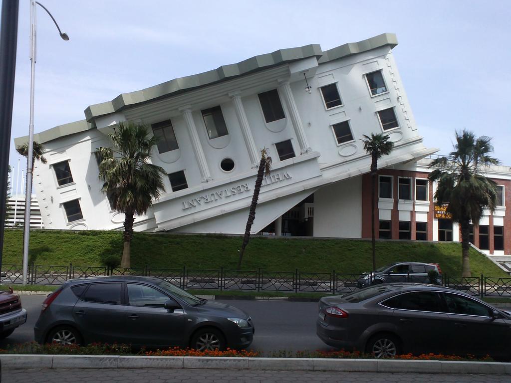 Apartments Batumi Bagian luar foto