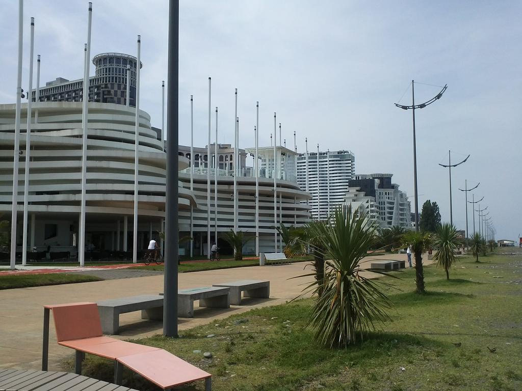 Apartments Batumi Bagian luar foto